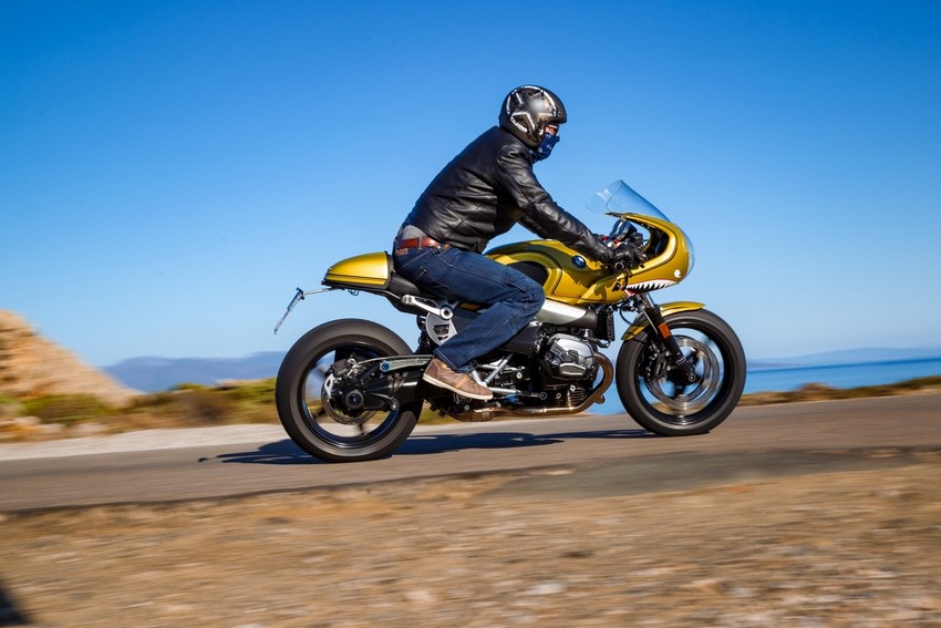  версию BMW R nineT Race